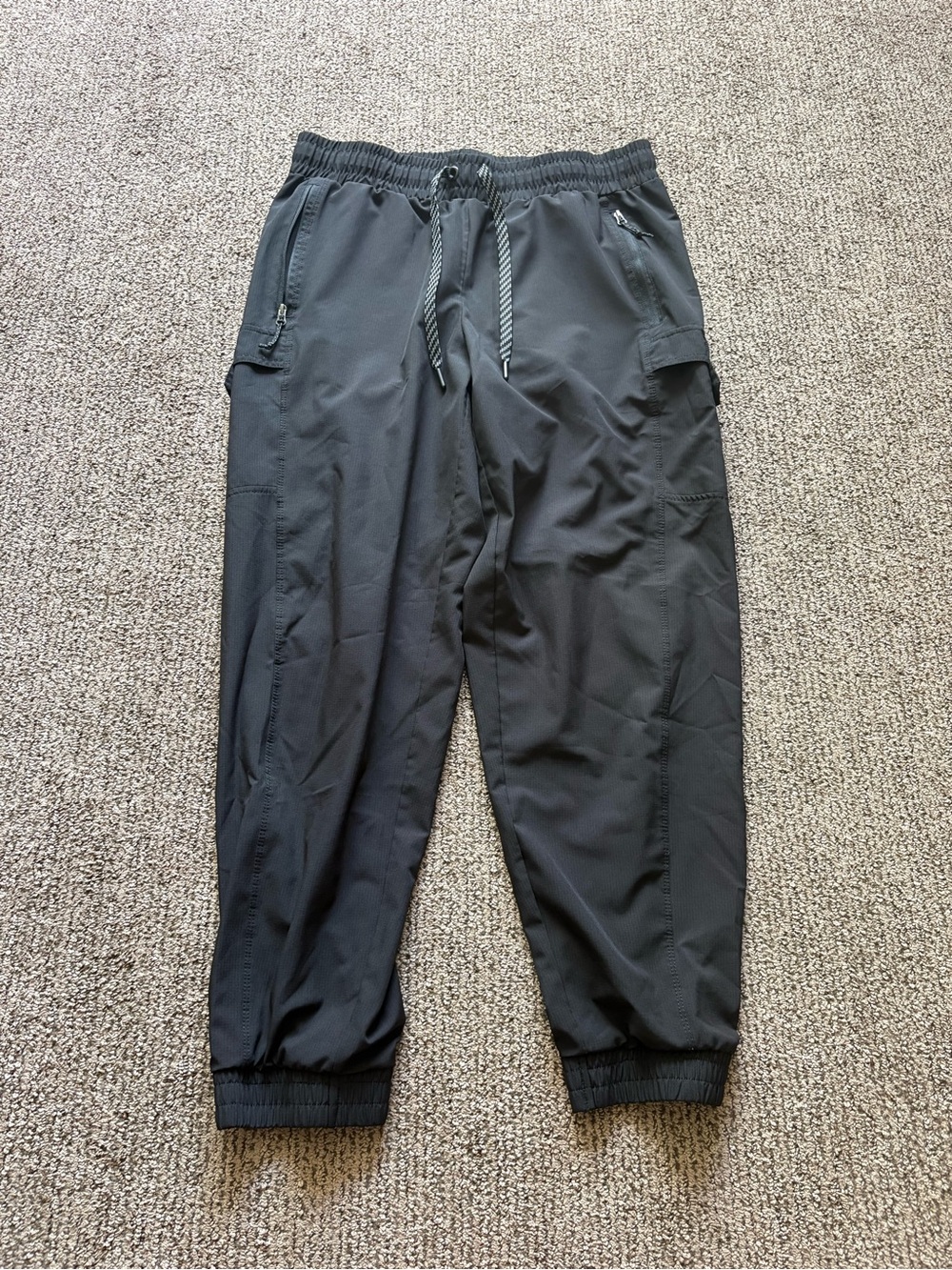 Women’s black medium avalanche joggers